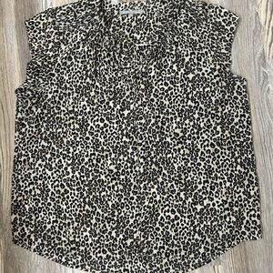 DANIEL RAINN Cecelia Pleated Shoulder Blouse Women's Top